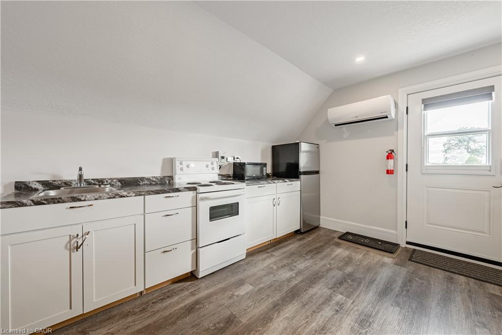4 Middleport Road Property Photo 37