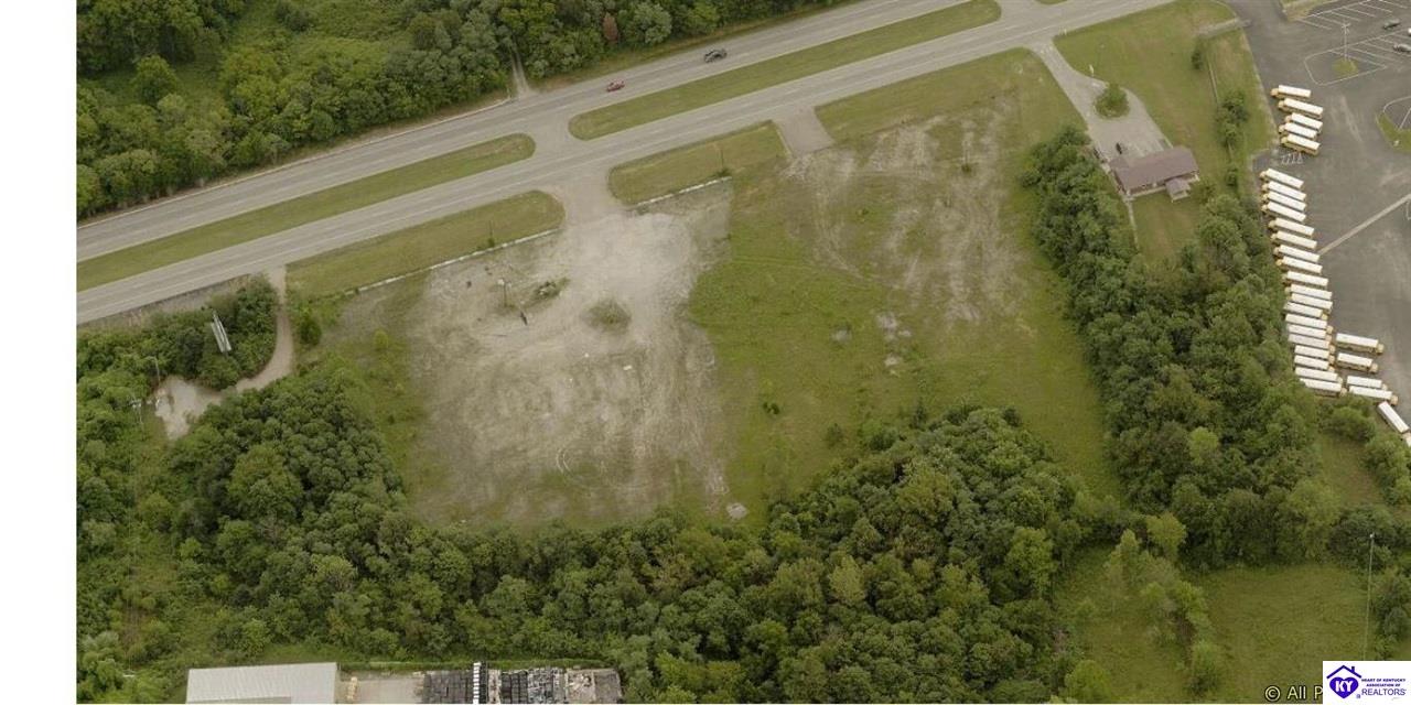 6385 N Dixie Highway Property Photo 3