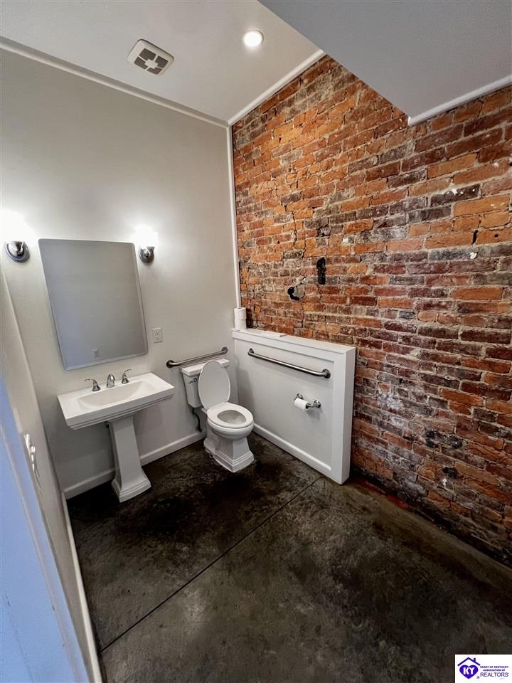 130 E Main Street Property Photo 32