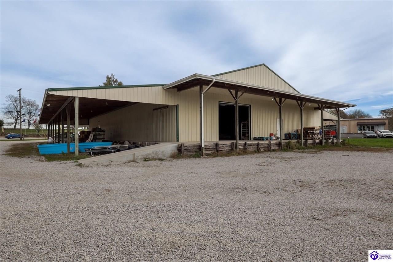 189 S Maple Street Property Photo 3