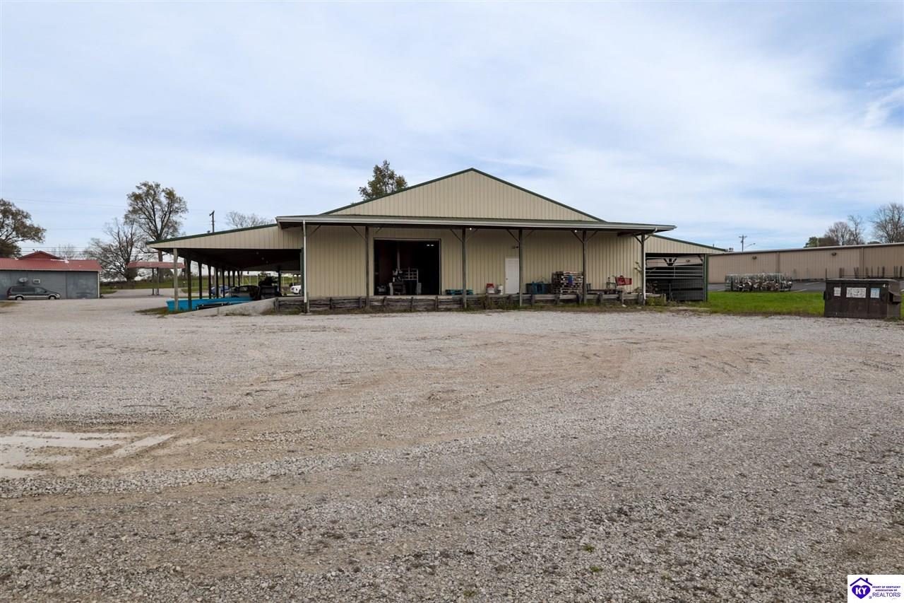 189 S Maple Street Property Photo 4