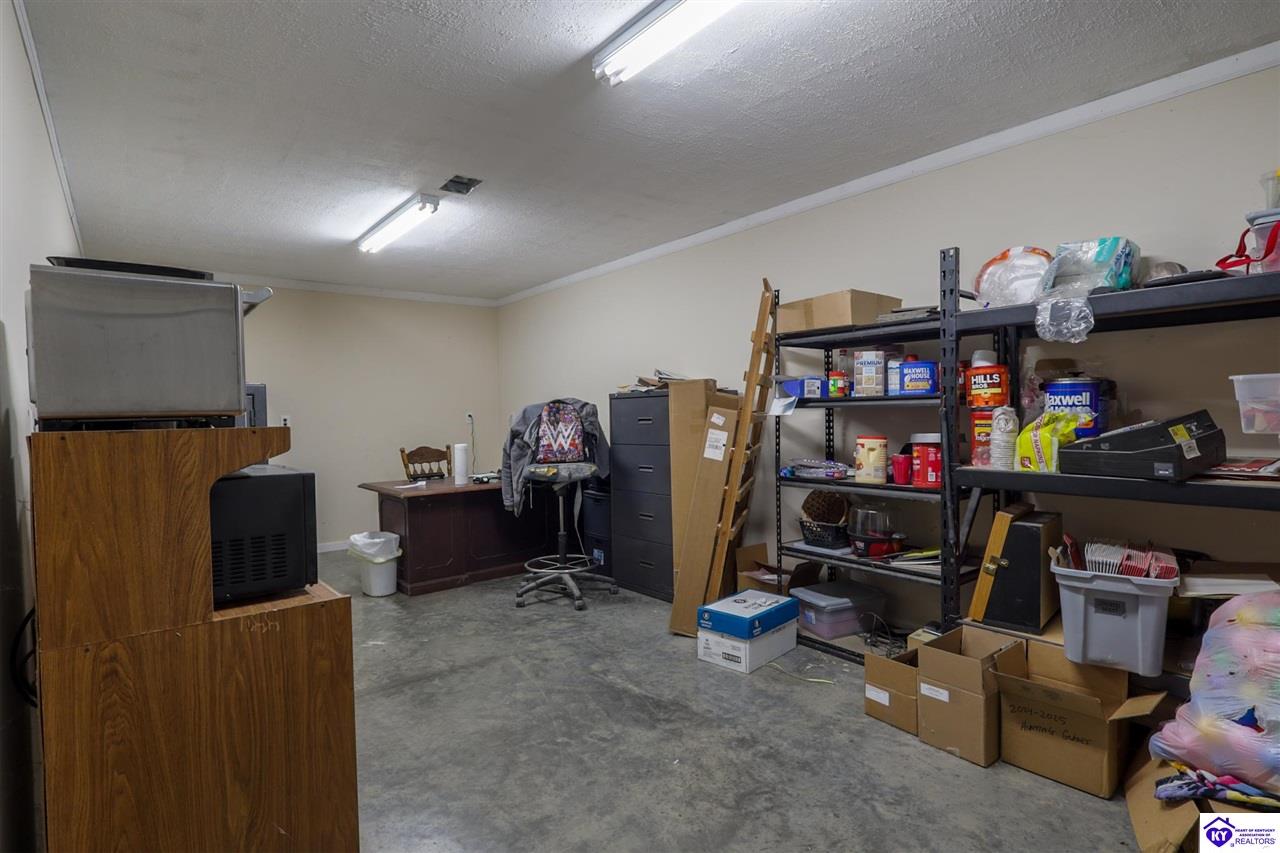 189 S Maple Street Property Photo 9