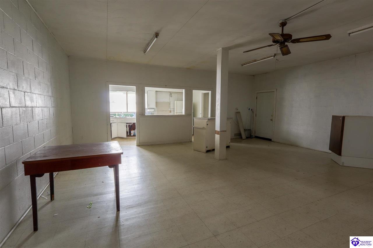 7520 North Dixie Hwy Property Photo 7