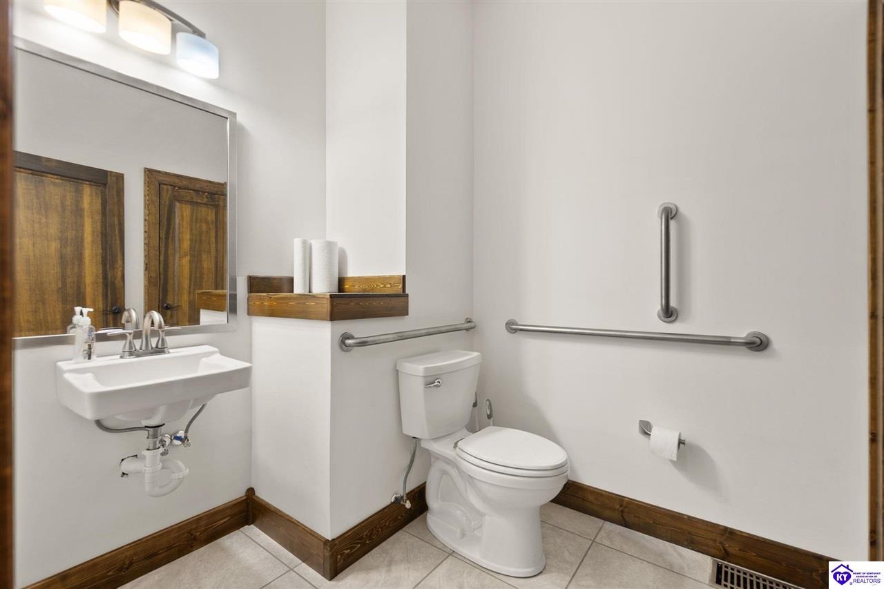 192 S Main Street Property Photo 16