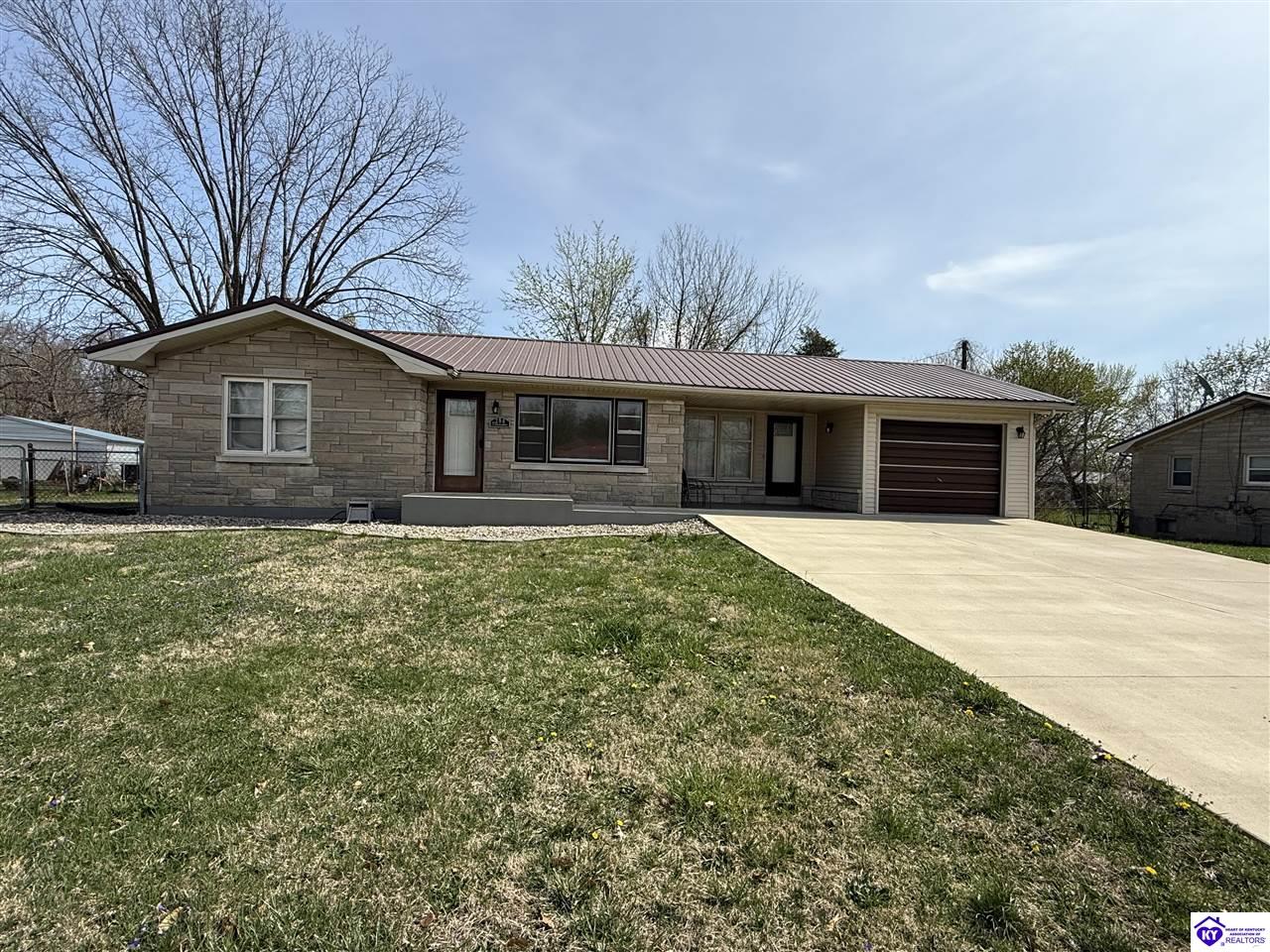 284 N Logsdon Parkway Property Photo 1