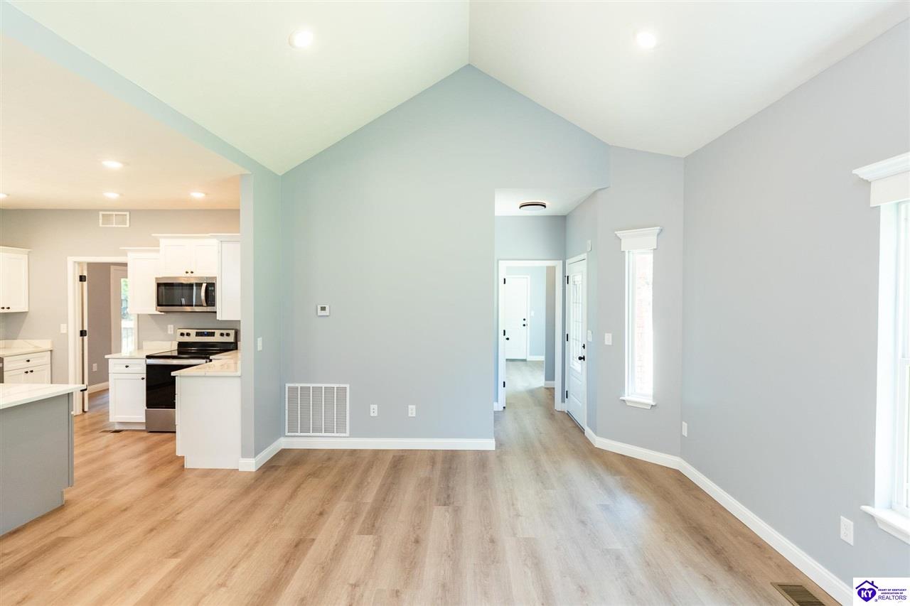 1007 Burns Road Property Photo 3