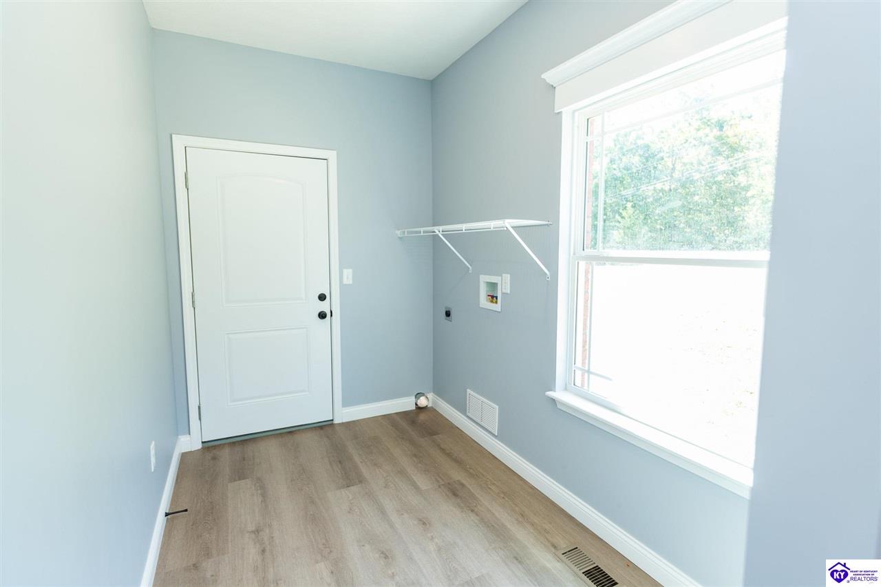 1007 Burns Road Property Photo 6
