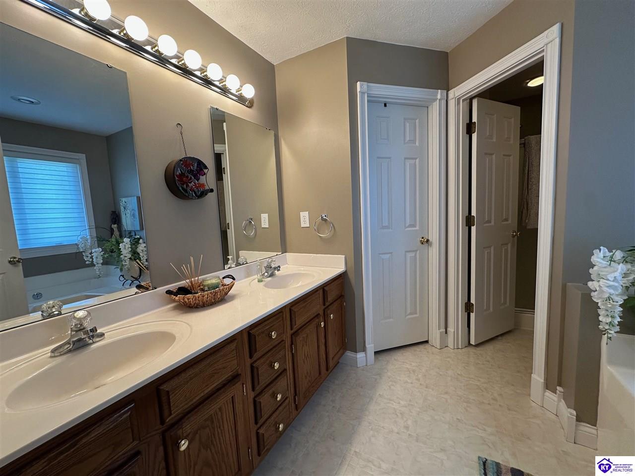 526 Michigan Avenue Property Photo 28