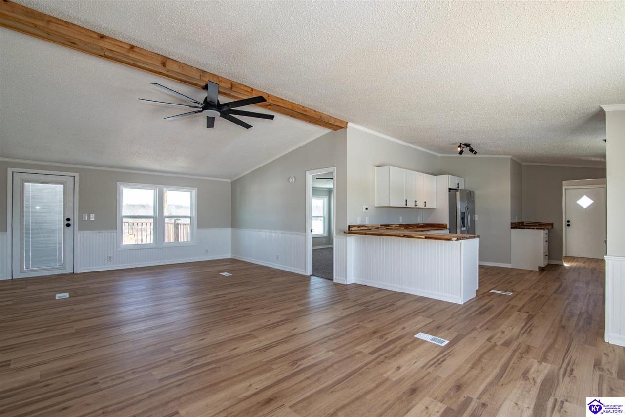 4111 Jim Clark Road Property Photo