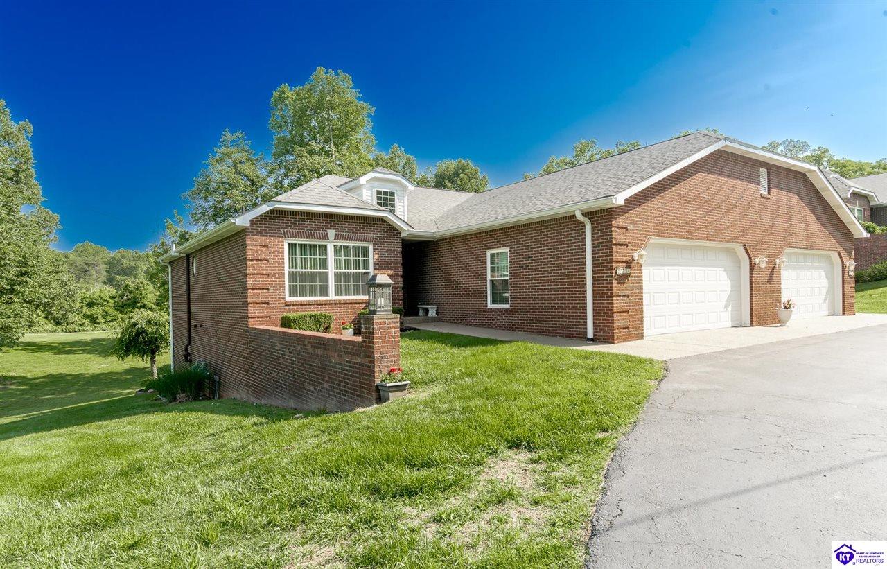 550 Hillcrest Dr Property Photo 1