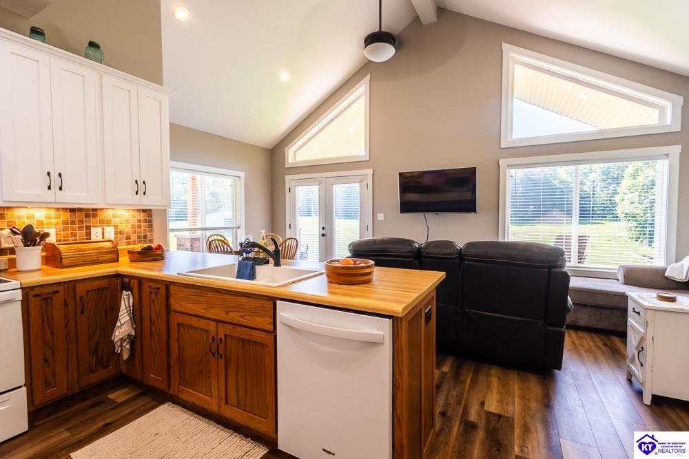 455 Ed Howe Road Property Photo 12
