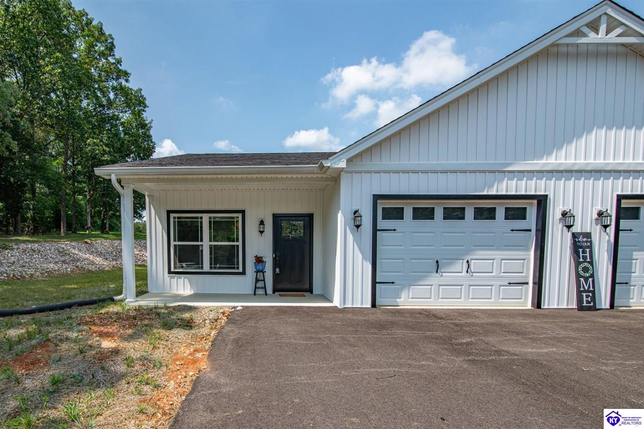 293 Piping Rock Rd Property Photo 1