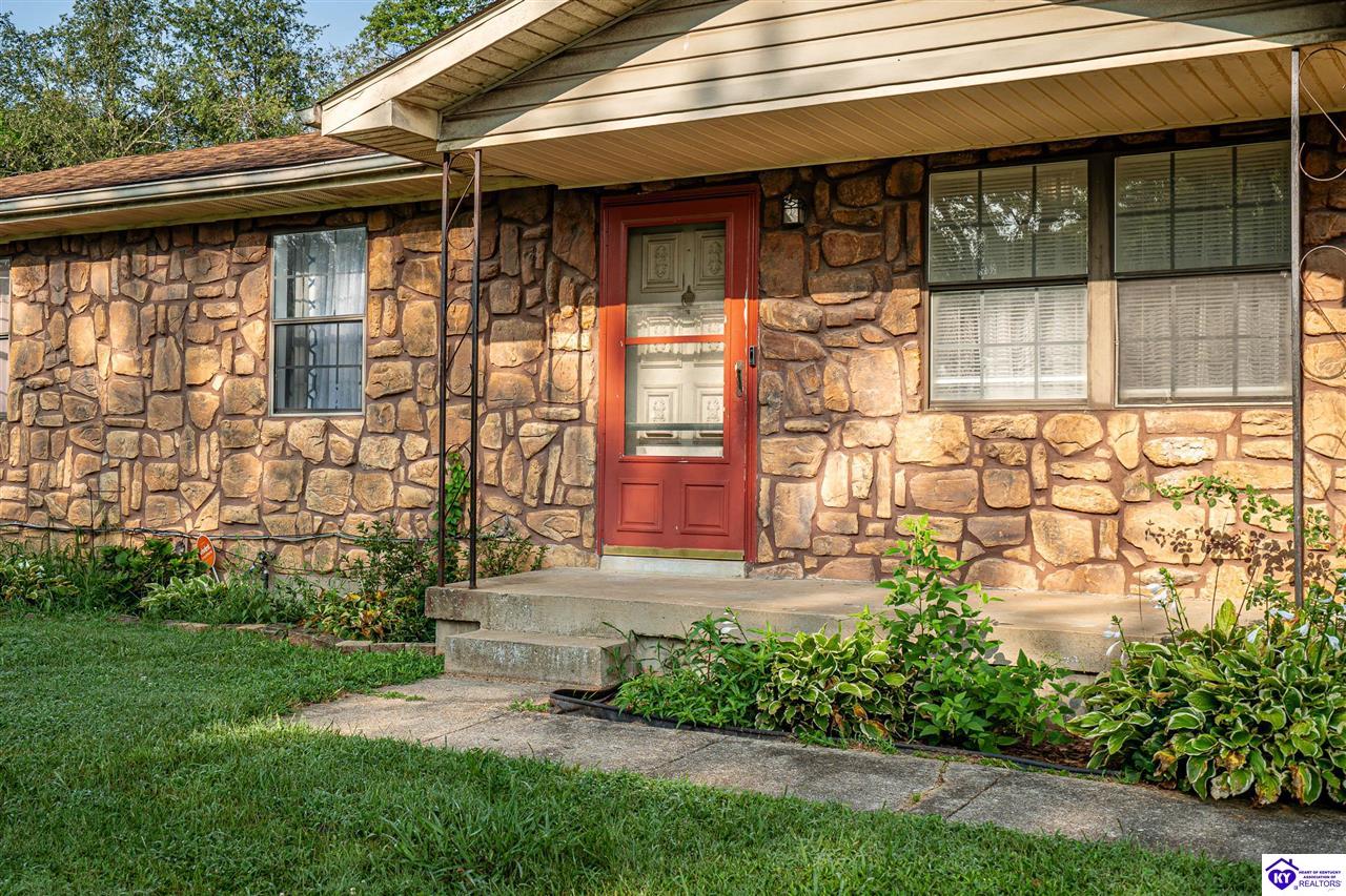109 Debbie Dr Property Photo 1