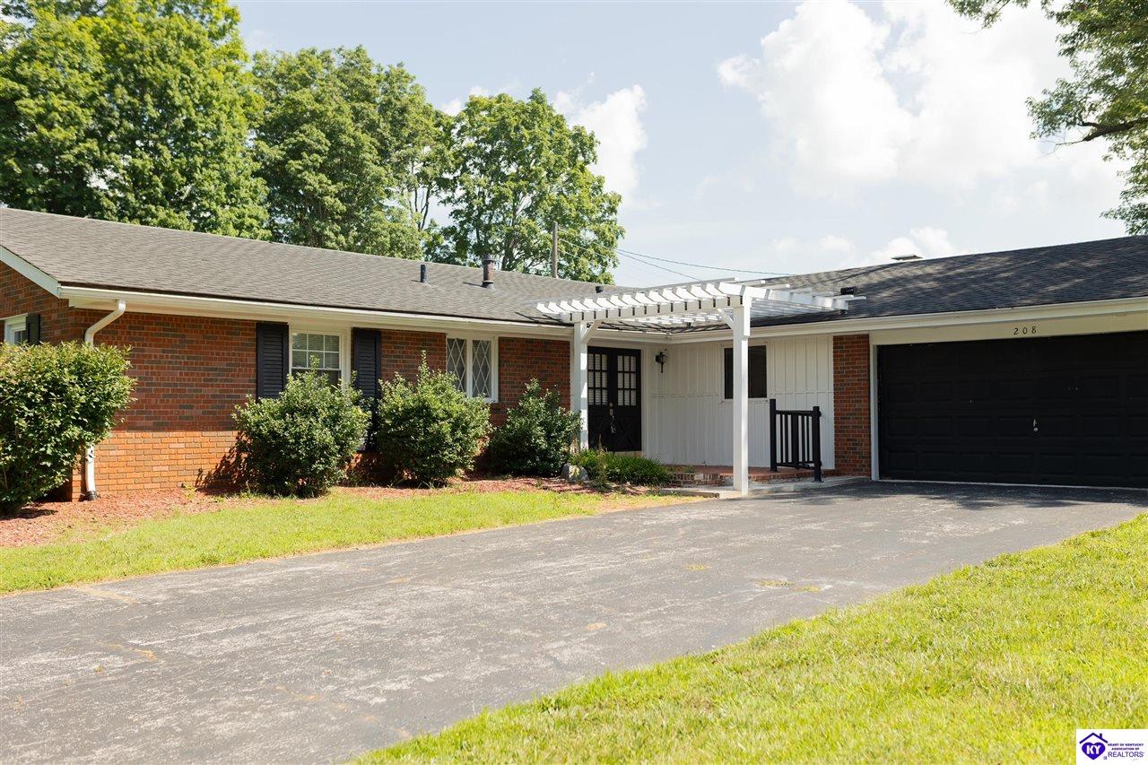 208 Skyline Drive Property Photo 3