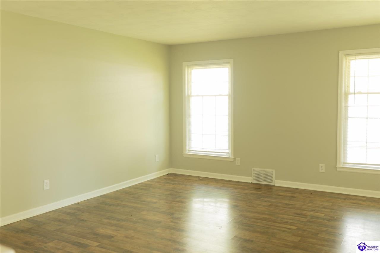 208 Skyline Drive Property Photo 9
