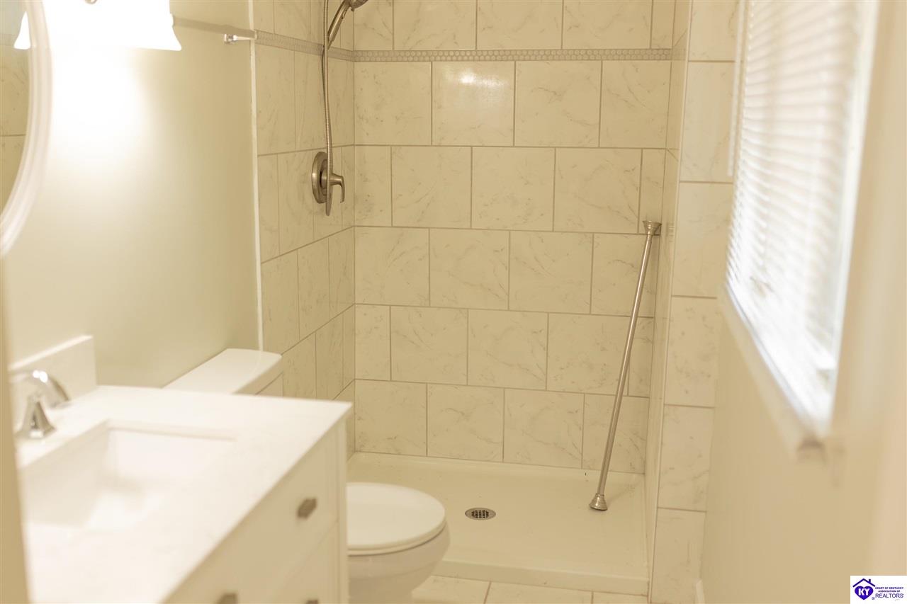 208 Skyline Drive Property Photo 10