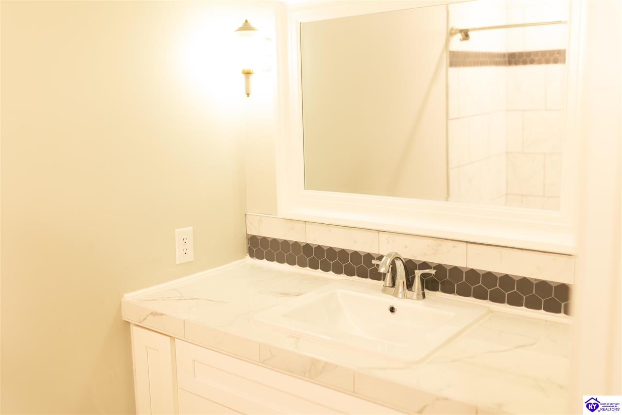 208 Skyline Drive Property Photo 24