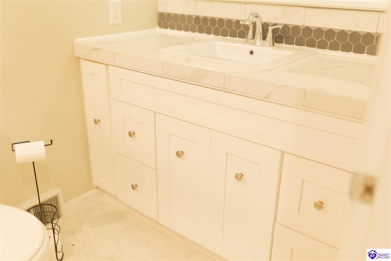 208 Skyline Drive Property Photo 27
