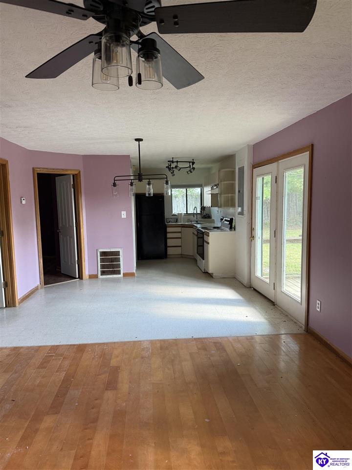 10202 S Highway 259 Unit 3 Property Photo 4