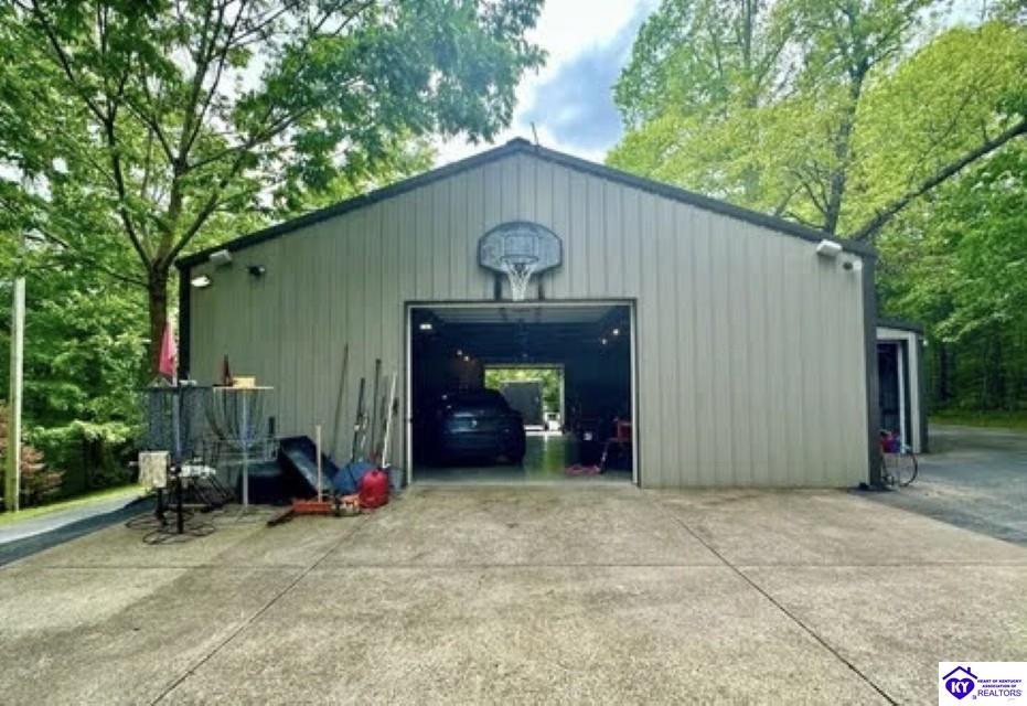 2212 Duff Road Property Photo 9