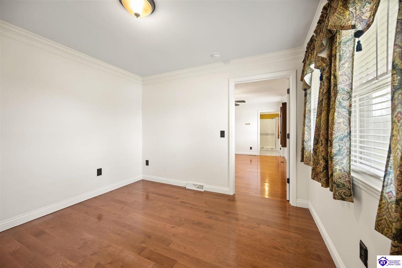 411 Lakeview Drive Property Photo 23