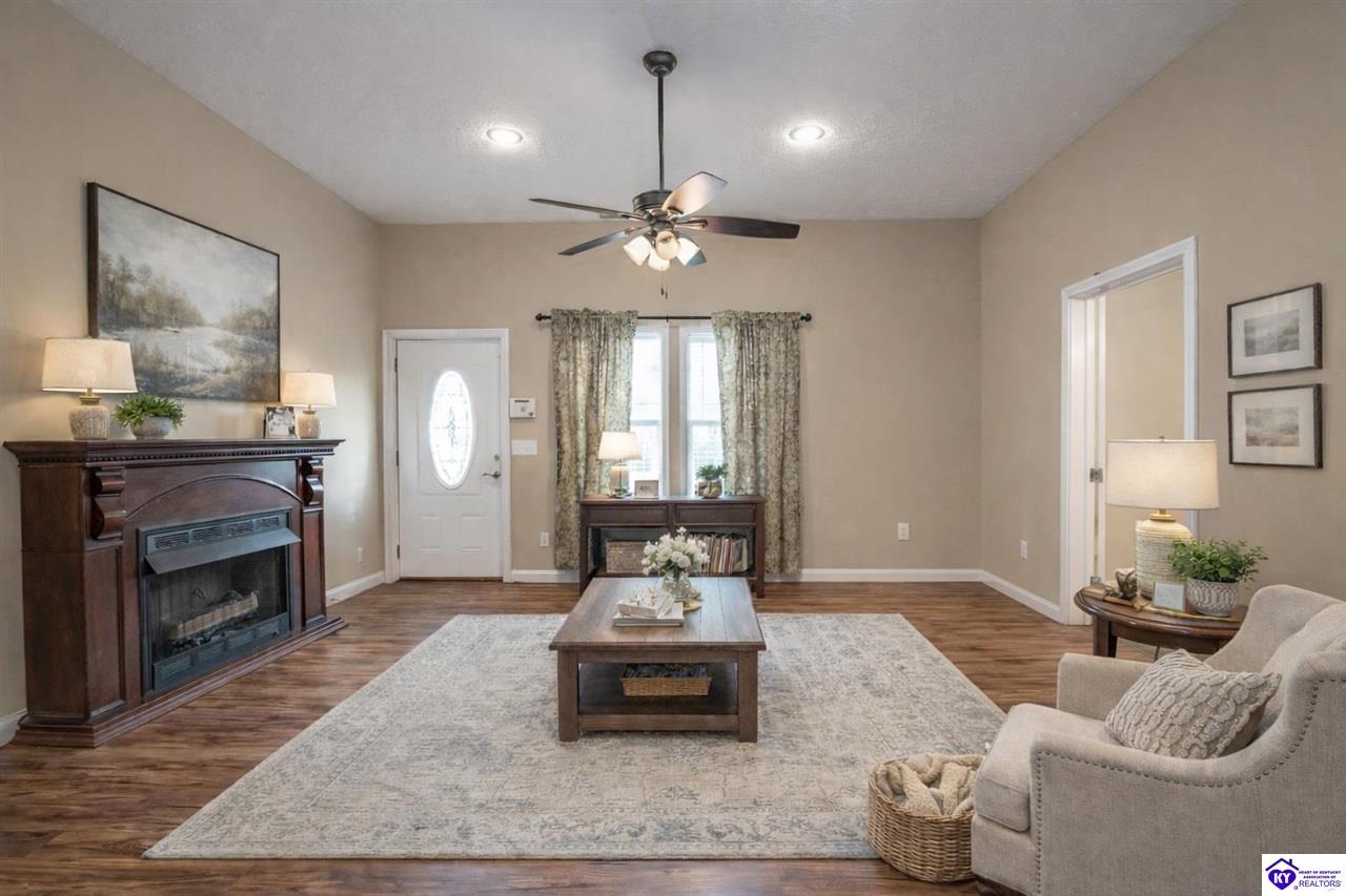 1096 Eastview Road Property Photo 16