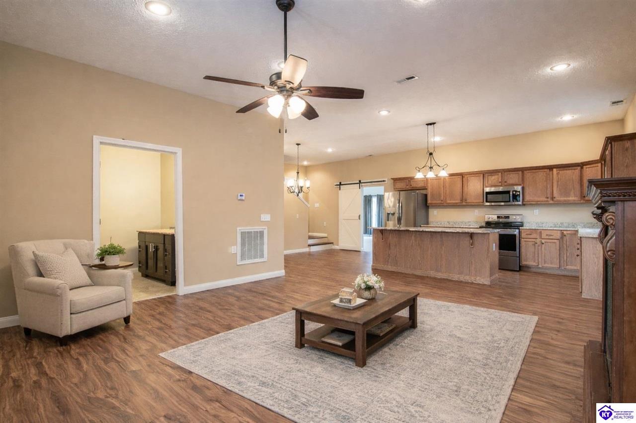 1096 Eastview Road Property Photo 18