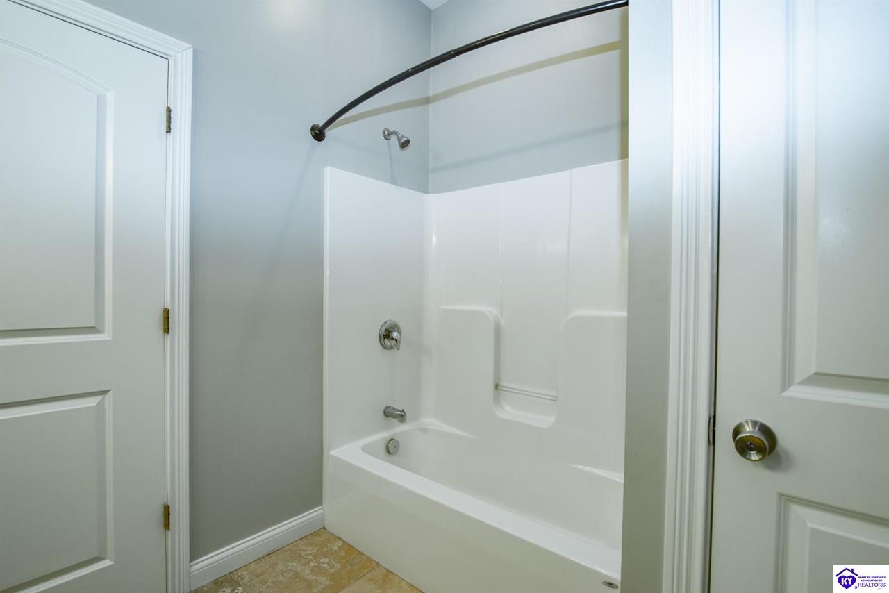 1096 Eastview Road Property Photo 23