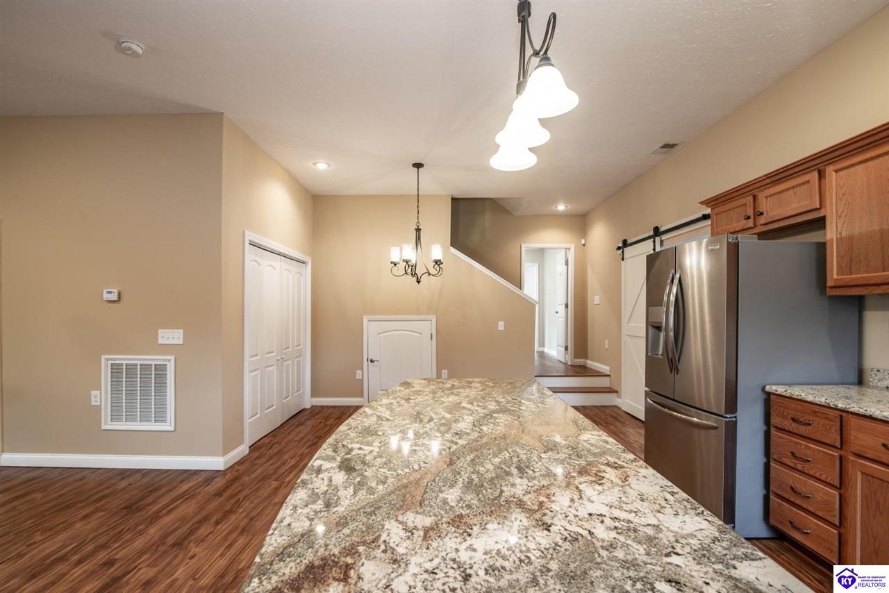 1096 Eastview Road Property Photo 28