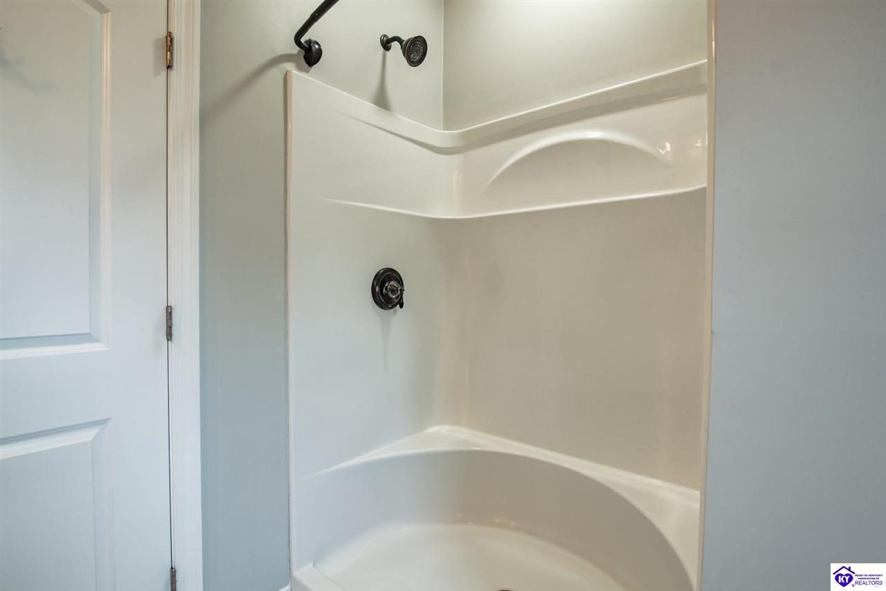 1096 Eastview Road Property Photo 35