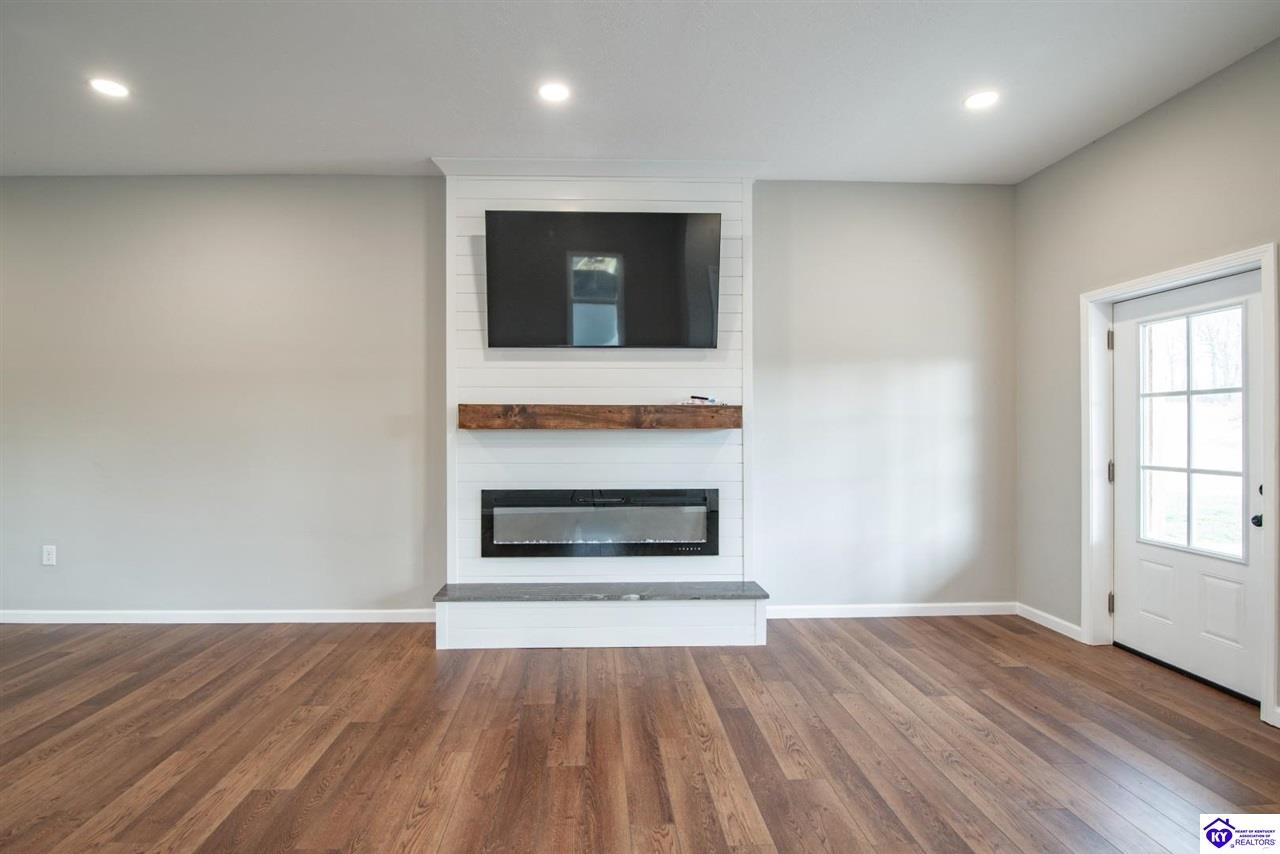1096 Eastview Road Property Photo 45