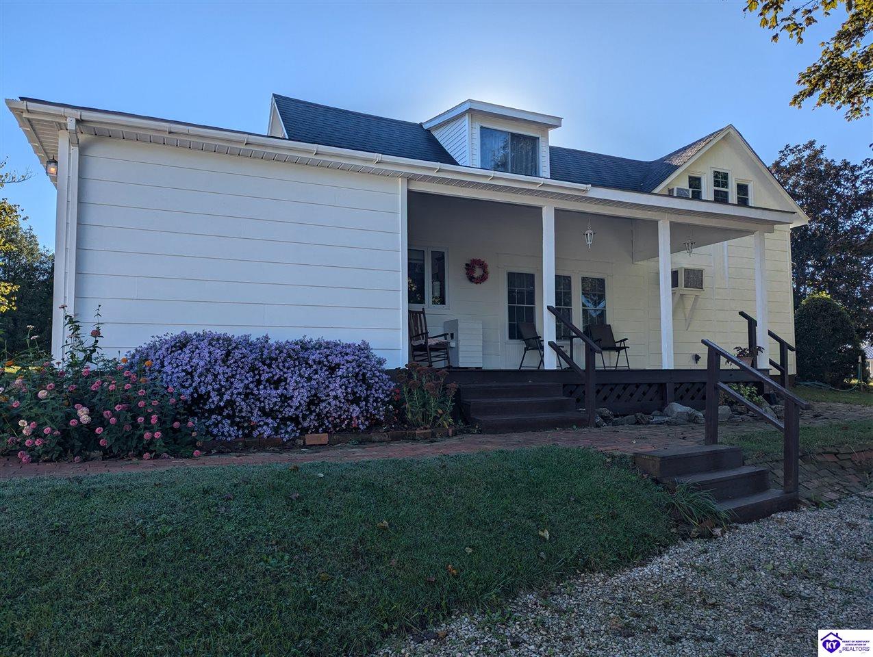 584 Grayson Street Property Photo 3