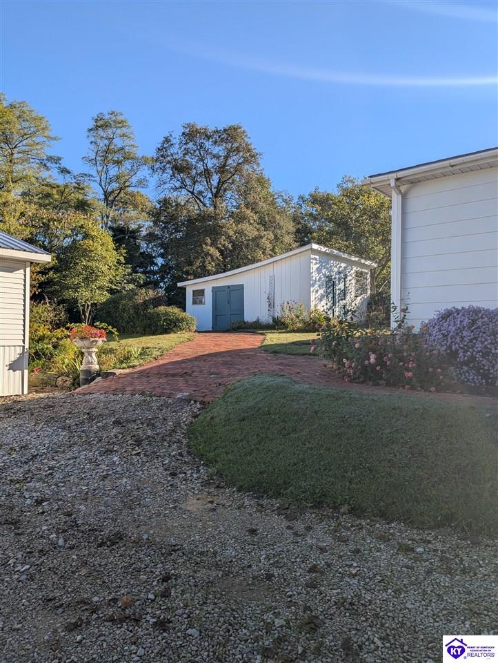 584 Grayson Street Property Photo 6