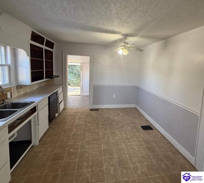 2512 Roseville Road Property Photo 2
