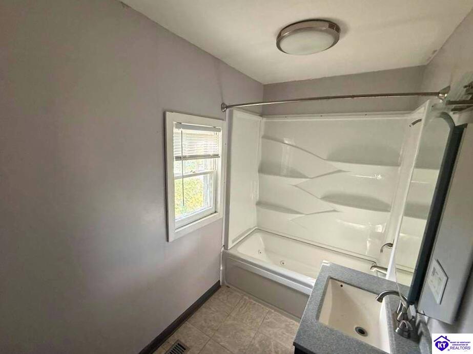 2512 Roseville Road Property Photo 9