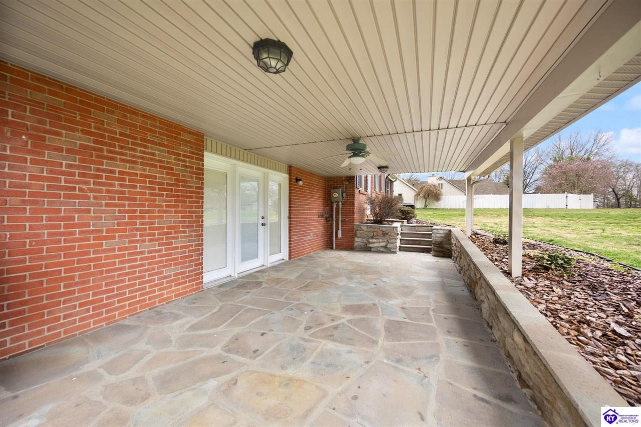 112 Canterbury Way Property Photo 9