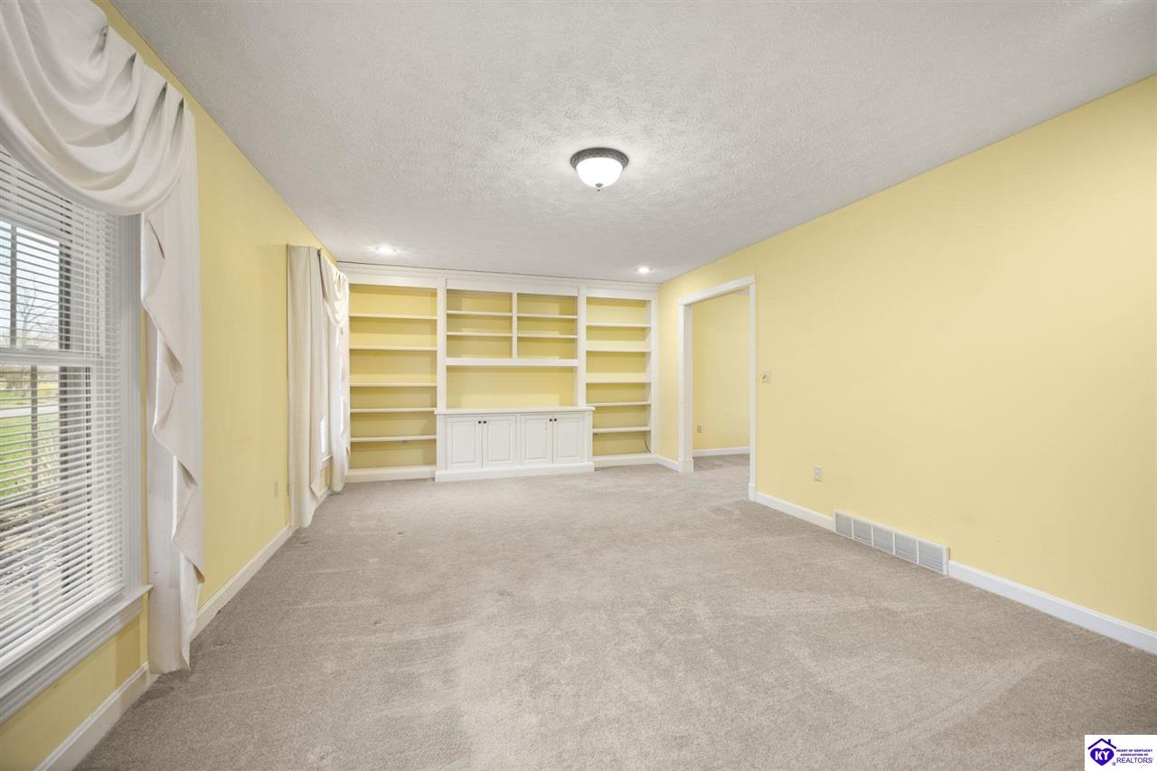 112 Canterbury Way Property Photo 13