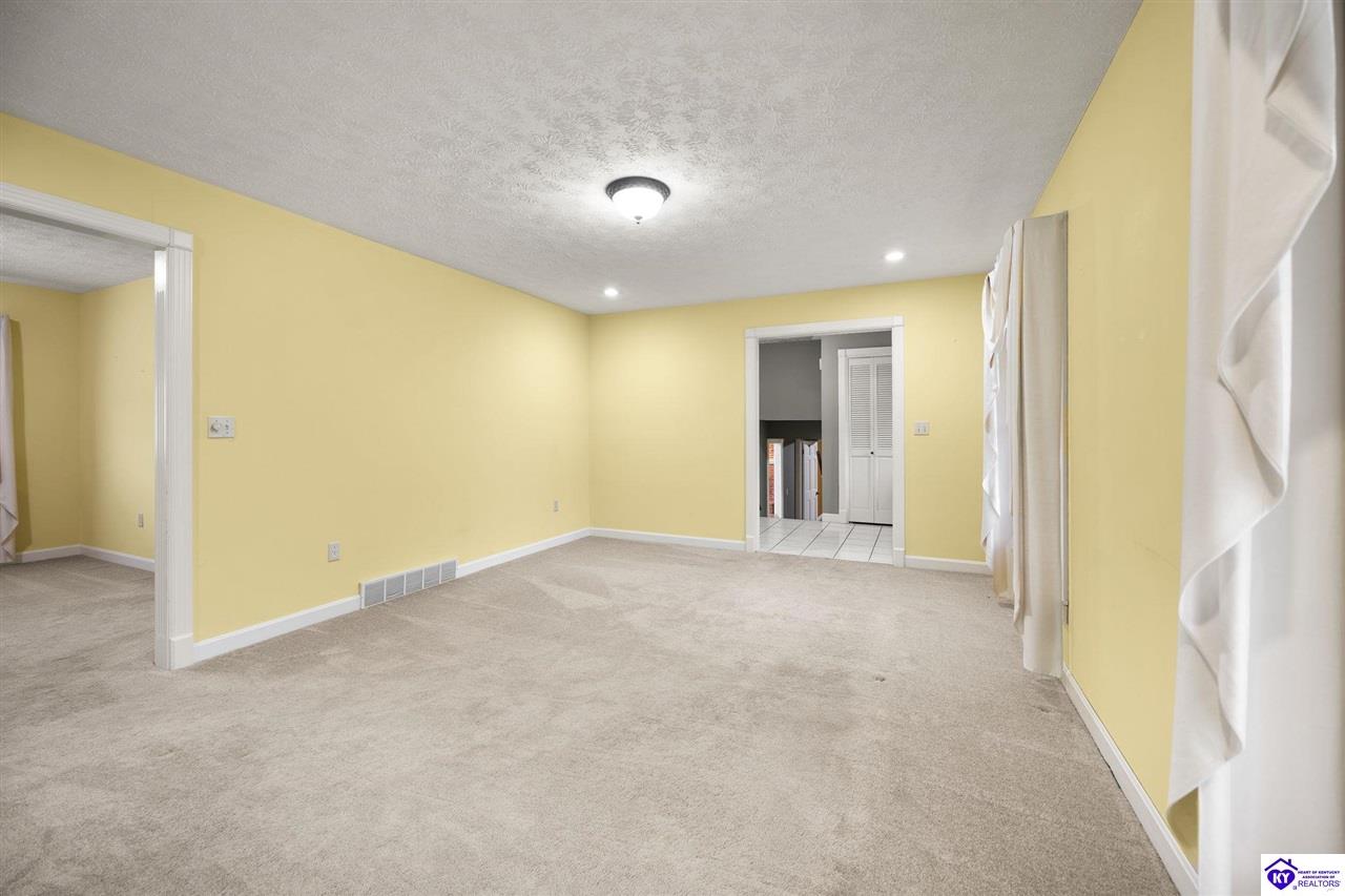 112 Canterbury Way Property Photo 14