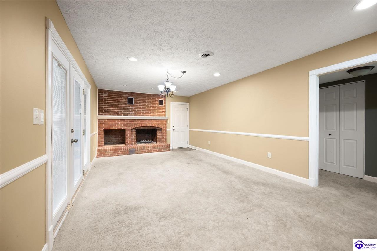 112 Canterbury Way Property Photo 23