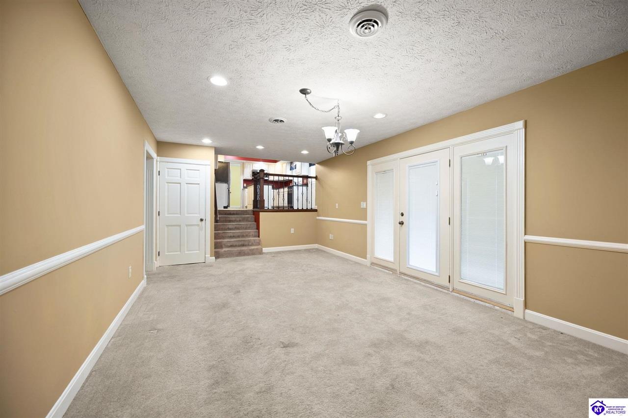 112 Canterbury Way Property Photo 25