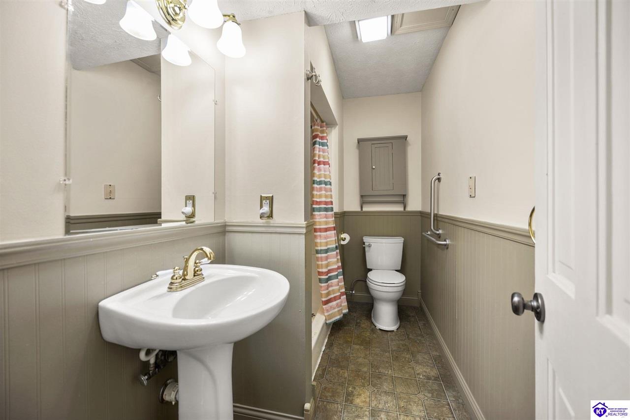 112 Canterbury Way Property Photo 26