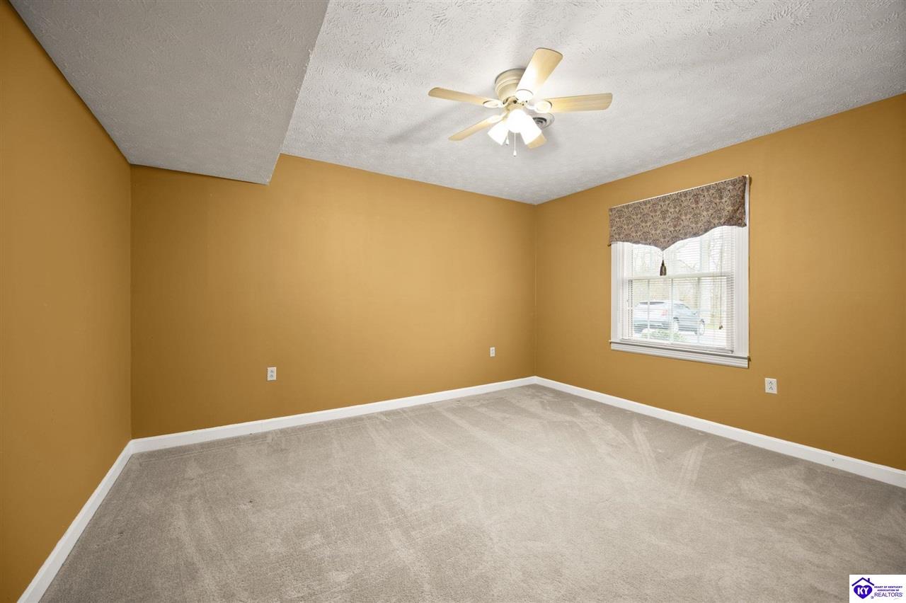 112 Canterbury Way Property Photo 28