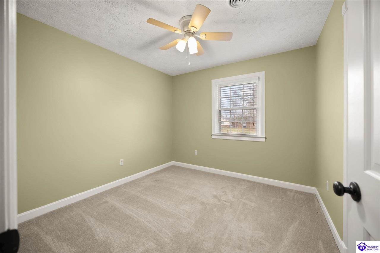 112 Canterbury Way Property Photo 32