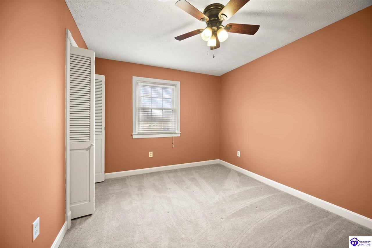 112 Canterbury Way Property Photo 35