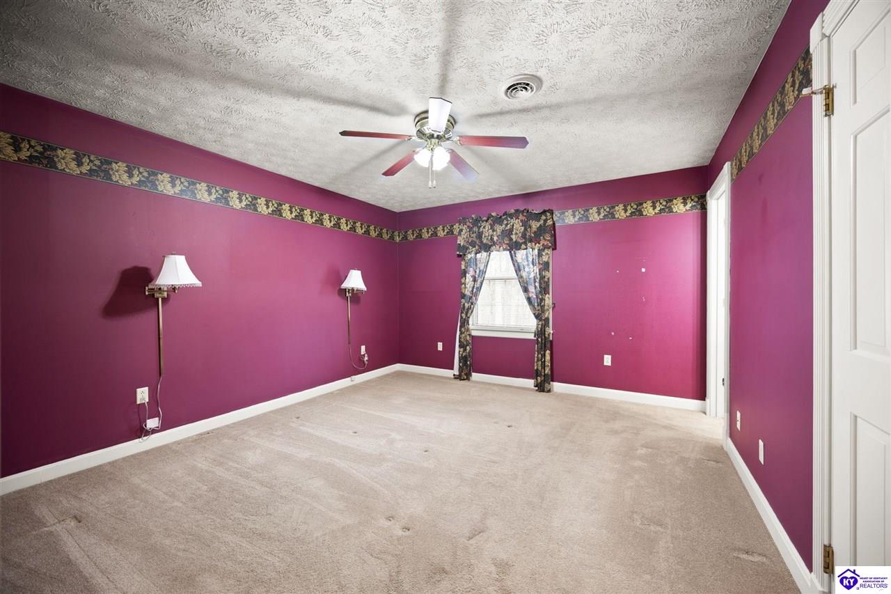 112 Canterbury Way Property Photo 38