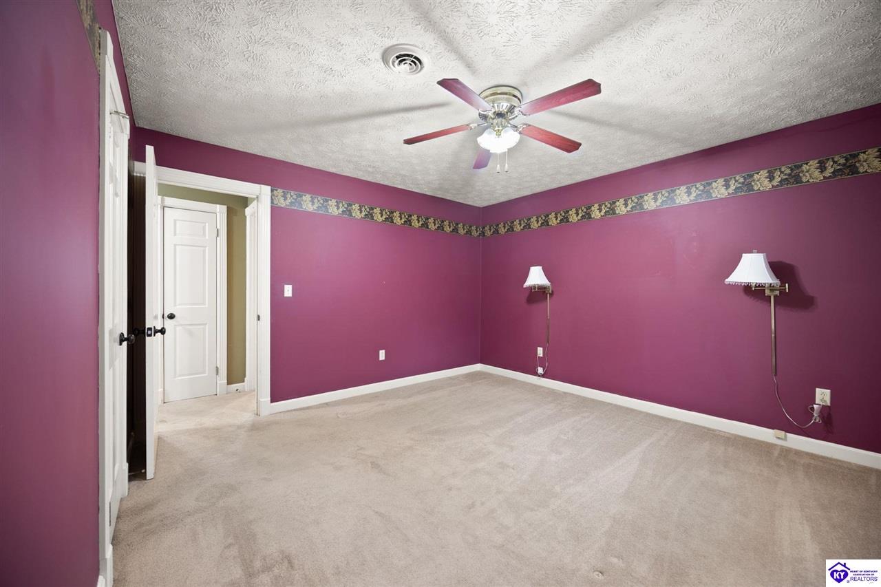 112 Canterbury Way Property Photo 40