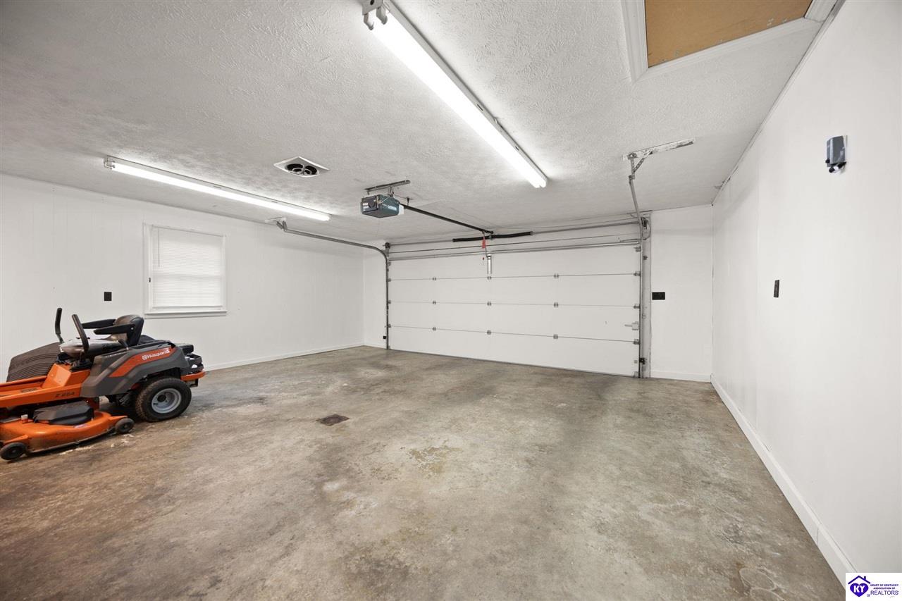 112 Canterbury Way Property Photo 43