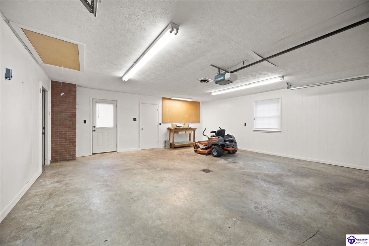 112 Canterbury Way Property Photo 44