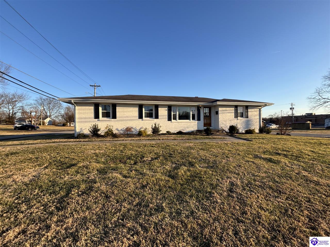 624 E Broadway Street Property Photo 3