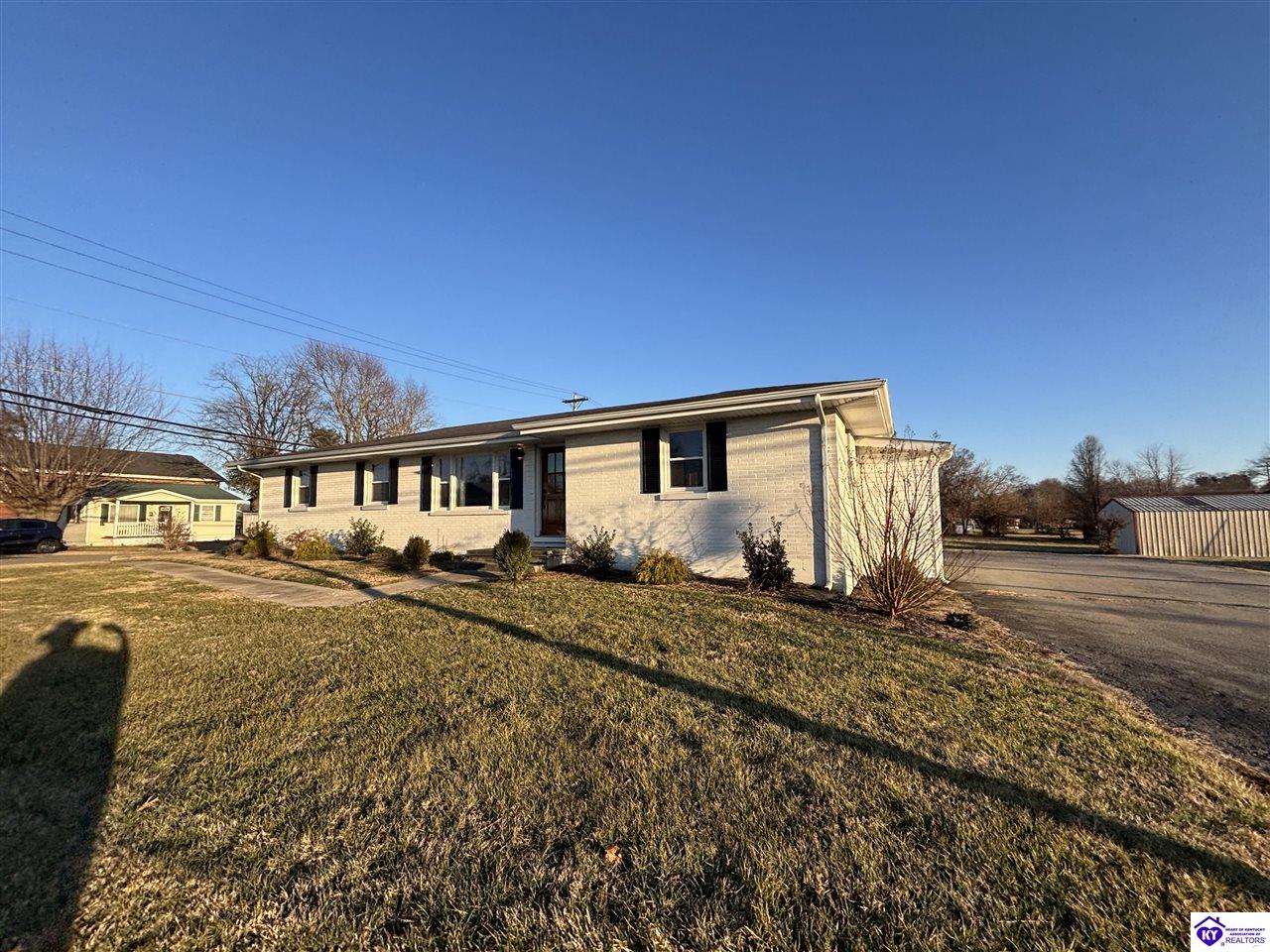 624 E Broadway Street Property Photo 5
